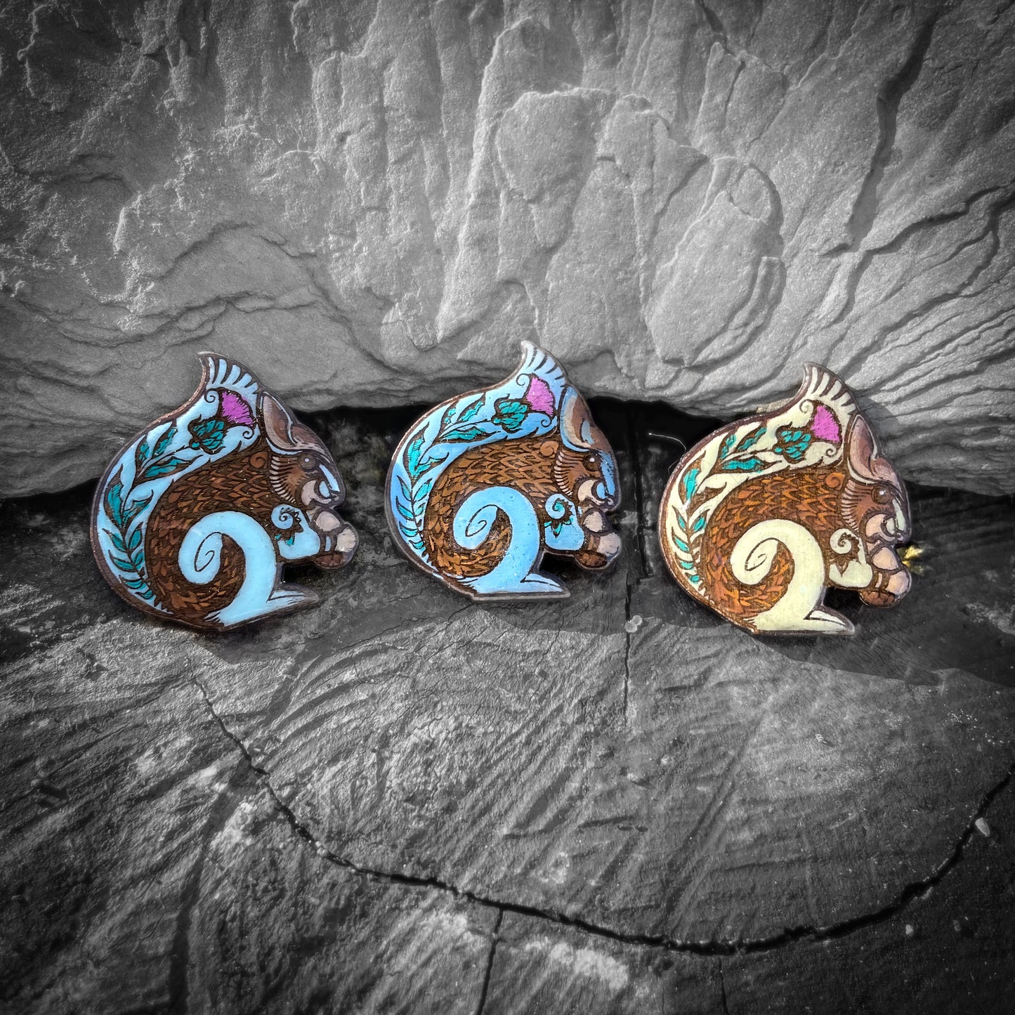 Red Squirrel Merry mini pin