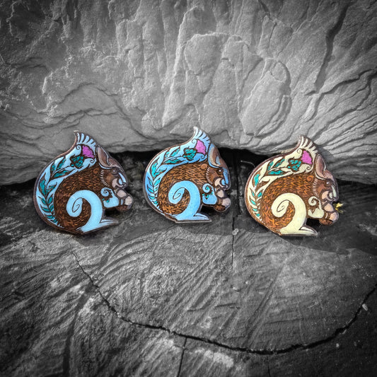 Red Squirrel Merry mini pin